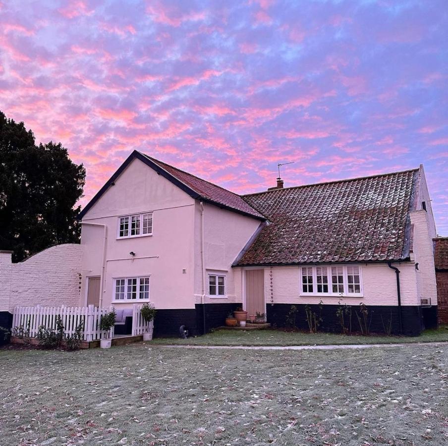 Church Farm Bed & Breakfast Thurlton Exterior photo